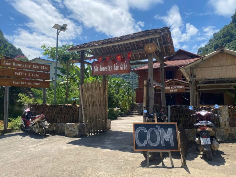 Nhà hàng Cốm Bản Giốc