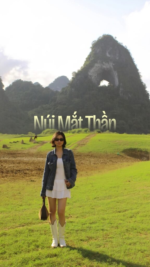 Mắt Thần Núi (Núi Thủng)